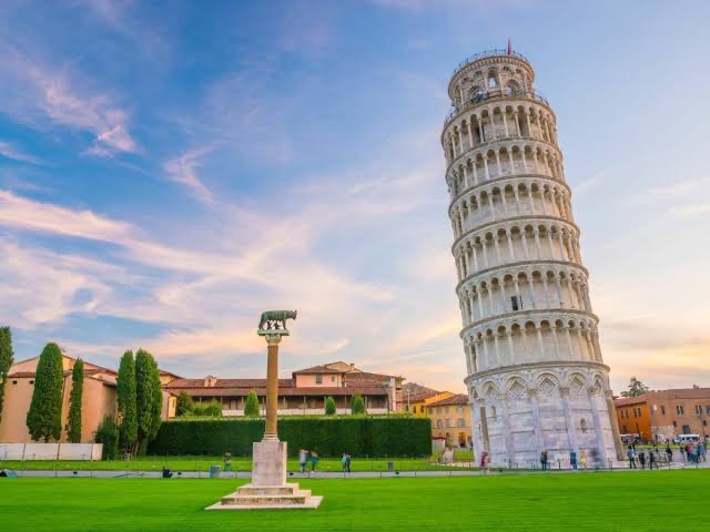 The Leaning tower of pisa