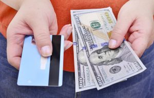 ADVANTAGES AND DISADVANTAGES OF CASH AND CREDIT CARDS