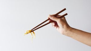 POSITIONING AND HOLDING CHOPSTICKS