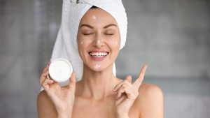 TIPS FOR MAINTAINING SKINCARE ROUTINE