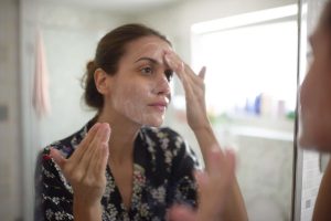 TIPS FOR MAINTAINING SKINCARE ROUTINE