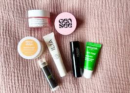 NATURAL LIP MOISTURIZERS ADVANTAGES