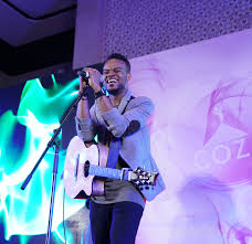 TRAVIS GREENE LISTEN LYRICS