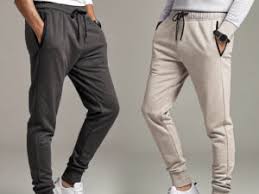 Comparing tight and oversized pants